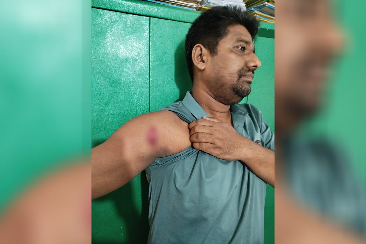 শরীয়তপুরে শিক্ষা কার্যালয়ে নজিরবিহীন হামলা: সহকারী শিক্ষা কর্মকর্তাকে কুপিয়ে জখম, প্রধান শিক্ষক আটক