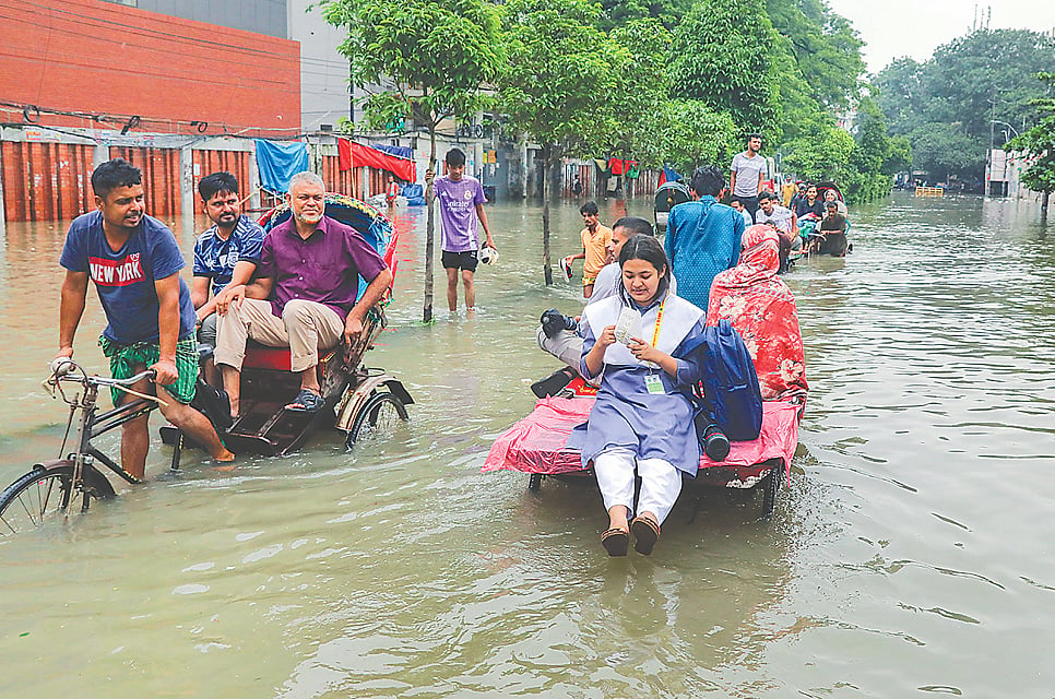 ঢাকায় জলাবদ্ধতায় জনদুর্ভোগ: হাজার কোটি টাকার প্রকল্পেও মিলছে না মুক্তি
